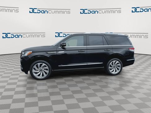 Used 2023 Lincoln Navigator Reserve AWD/4WD image 5