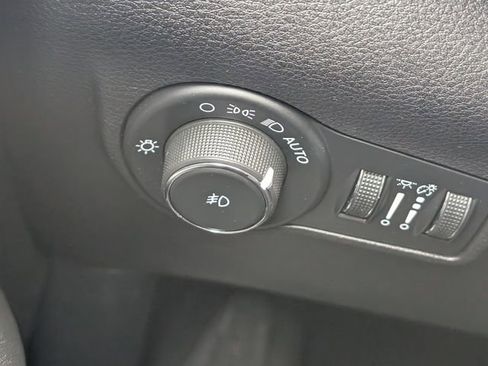 Used 2024 Jeep Compass Latitude image 21