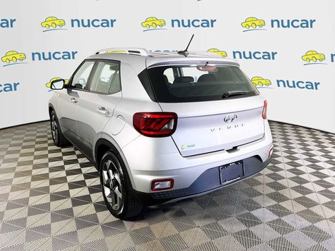 Used 2024 Hyundai Venue SEL FWD image 5