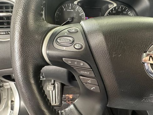 Used 2020 Nissan Pathfinder SL AWD/4WD image 26