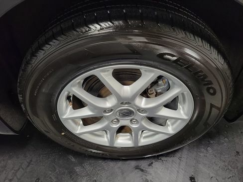 Used 2023 Chrysler Pacifica Touring-L FWD image 10