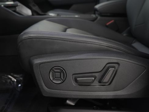 Used 2023 Audi Q3 2.0T Premium w/ Convenience Package AWD/4WD image 25