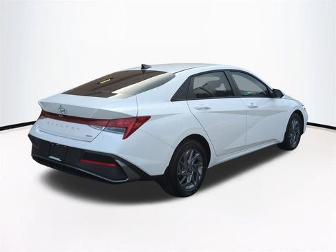 New 2026 Hyundai Elantra Blue image 5