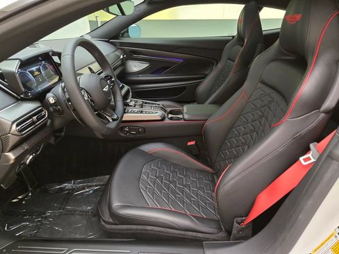 Used 2025 Aston Martin Vanquish RWD image 17