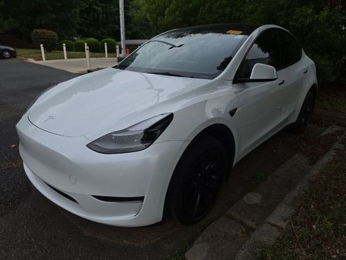 Used 2023 Tesla Model Y Long Range AWD/4WD image 1