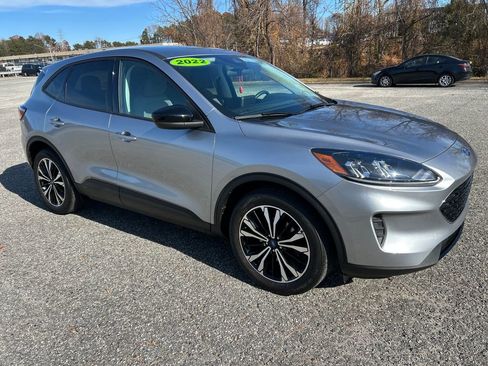 Used 2022 Ford Escape SE w/ SE Sport Appearance Package image 9