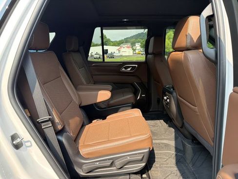 Used 2024 Chevrolet Tahoe High Country AWD/4WD image 19