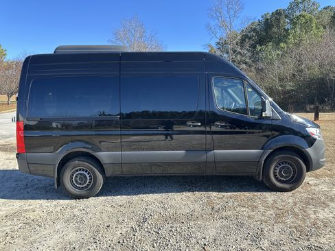 Used 2024 Mercedes-Benz Sprinter 2500 image 4