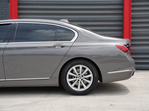 Used 2022 BMW 740i xDrive w/ Premium Package AWD/4WD image 9