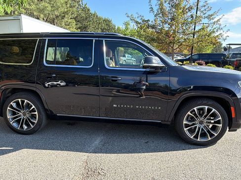 Used 2025 Jeep Grand Wagoneer Series III AWD/4WD image 7