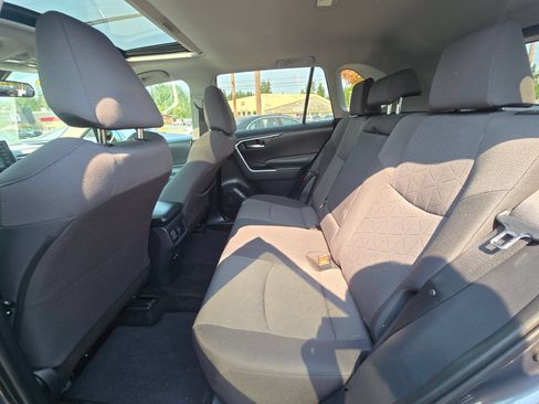 Used 2019 Toyota RAV4 XLE w/ Carpet Mat Package AWD/4WD image 16