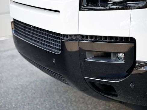 New 2026 Land Rover Defender 130 X-Dynamic SE image 3