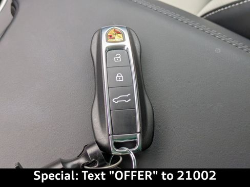 Used 2025 Porsche Cayenne image 40