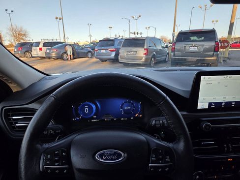 Used 2020 Ford Escape Titanium image 22