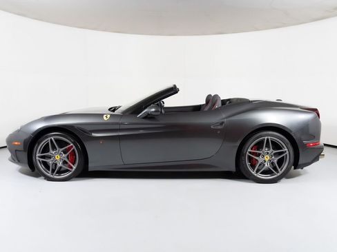 Used 2015 Ferrari California T RWD image 3