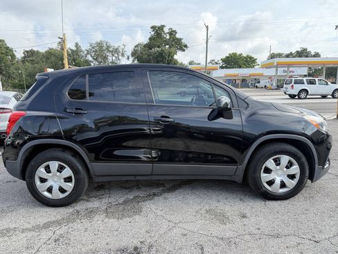Used 2018 Chevrolet Trax LS w/ LPO, Cargo Package FWD image 8
