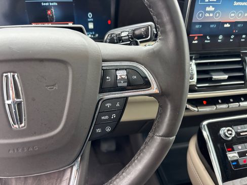 Certified 2023 Lincoln Navigator Reserve AWD/4WD image 18