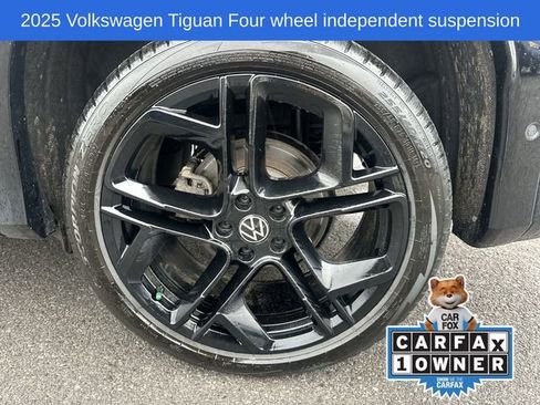 Used 2025 Volkswagen Tiguan SE R-Line image 17