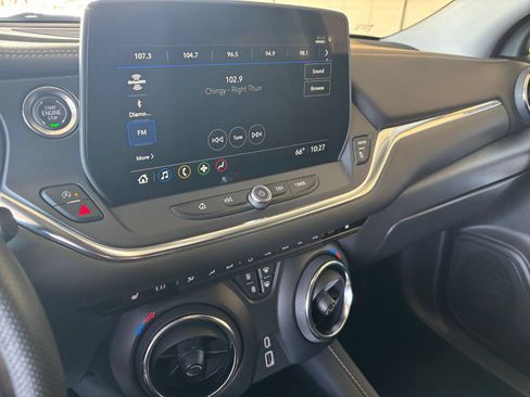 Used 2025 Chevrolet Blazer LT FWD image 17