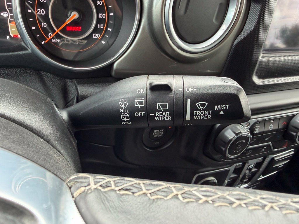 Used 2018 Jeep Wrangler Unlimited Sahara AWD/4WD image 19
