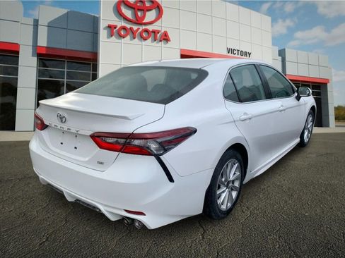 Used 2023 Toyota Camry SE FWD image 2