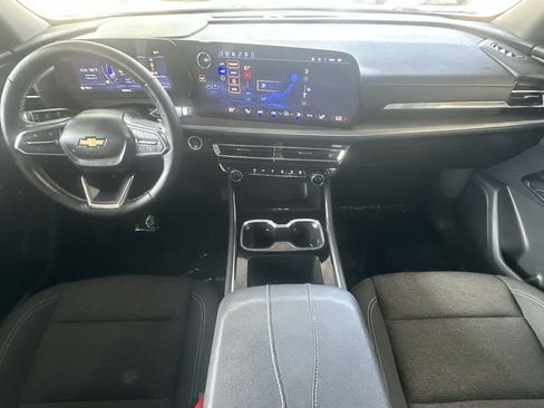 Used 2025 Chevrolet Traverse LT FWD image 24
