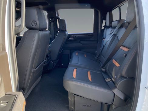 Used 2025 GMC Sierra 2500 AT4 w/ AT4 Premium Plus Package image 13