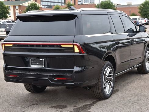 New 2026 Lincoln Navigator L Reserve AWD/4WD image 7