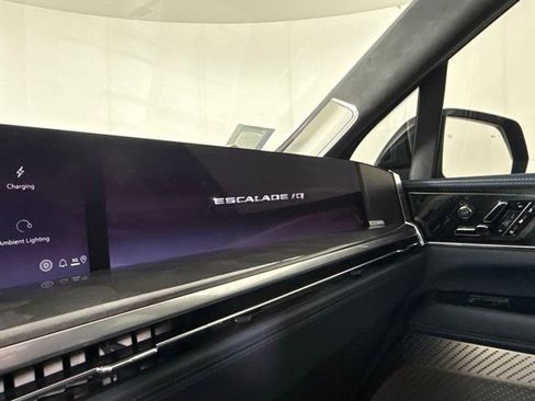 New 2025 Cadillac Escalade IQ Luxury 2 AWD/4WD image 16