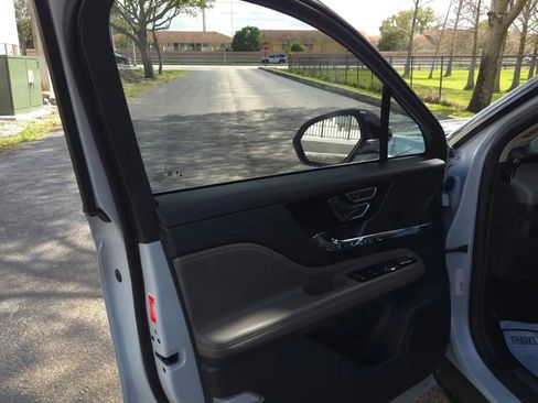 Used 2025 Lincoln Corsair FWD image 8