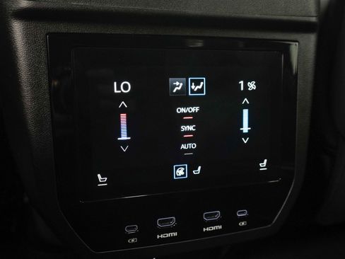 Used 2025 GMC Yukon Denali Ultimate AWD/4WD image 18