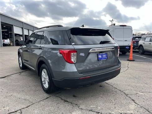 Used 2023 Ford Explorer XLT image 5