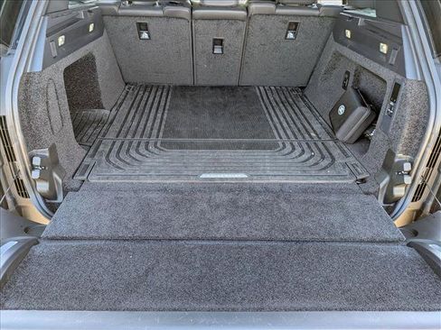 Used 2025 Land Rover Range Rover SE AWD/4WD image 6