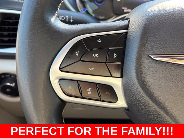 Used 2024 Chrysler Pacifica Limited FWD image 20