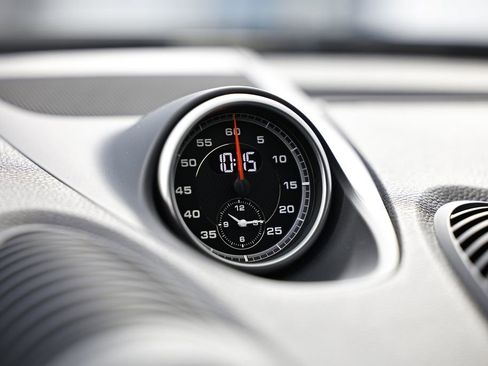 Certified 2025 Porsche 718 Cayman RWD image 37