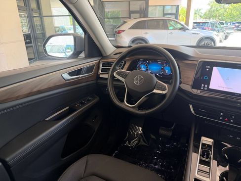 Used 2026 Volkswagen Atlas SE FWD image 32