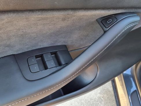 Used 2022 Tesla Model Y Long Range image 17