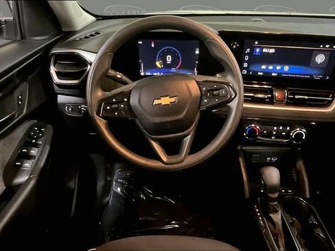 Used 2025 Chevrolet TrailBlazer LT AWD/4WD image 18