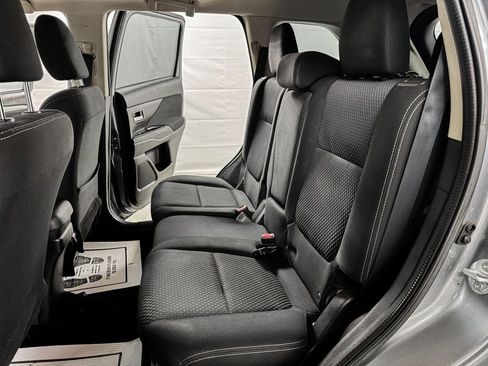 Used 2017 Mitsubishi Outlander SE image 10