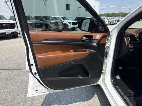 Used 2020 Jeep Grand Cherokee Overland image 12