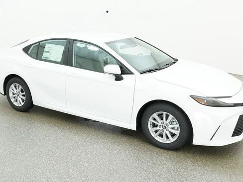 Used 2026 Toyota Camry LE FWD image 15