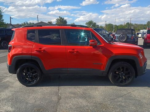 Used 2017 Jeep Renegade Latitude AWD/4WD image 5