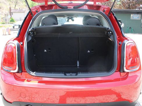 Used 2018 MINI Cooper 2-Door Hardtop w/ Signature Line Package FWD image 31