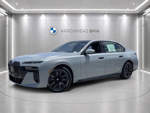 Used 2025 BMW i7 xDrive60 AWD/4WD image 24
