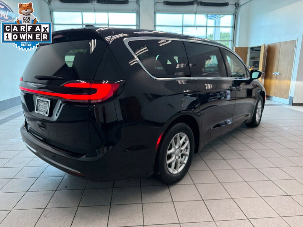 Used 2025 Chrysler Pacifica Select FWD image 16