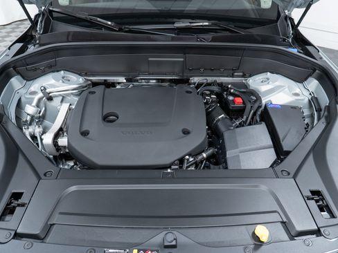 New 2026 Volvo XC90 B6 Plus w/ Protection Package Premier image 9