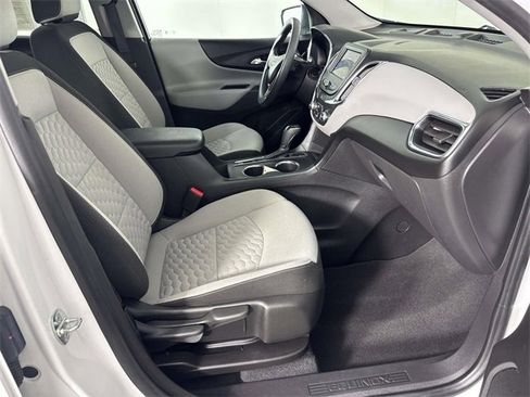 Used 2021 Chevrolet Equinox LS w/ LS Convenience Package image 9