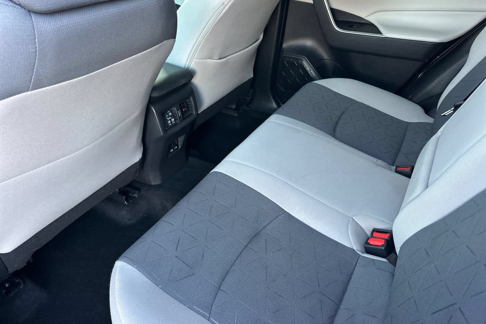 Used 2022 Toyota RAV4 XLE w/ Convenience Package AWD/4WD image 4