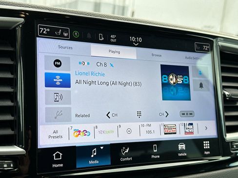 Used 2024 Chrysler Pacifica Touring-L image 18