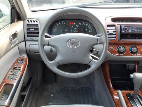 Used 2004 Toyota Camry LE image 5